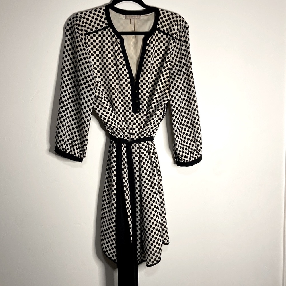 Banana republic dress size 14 cream with black print slightly above the knee